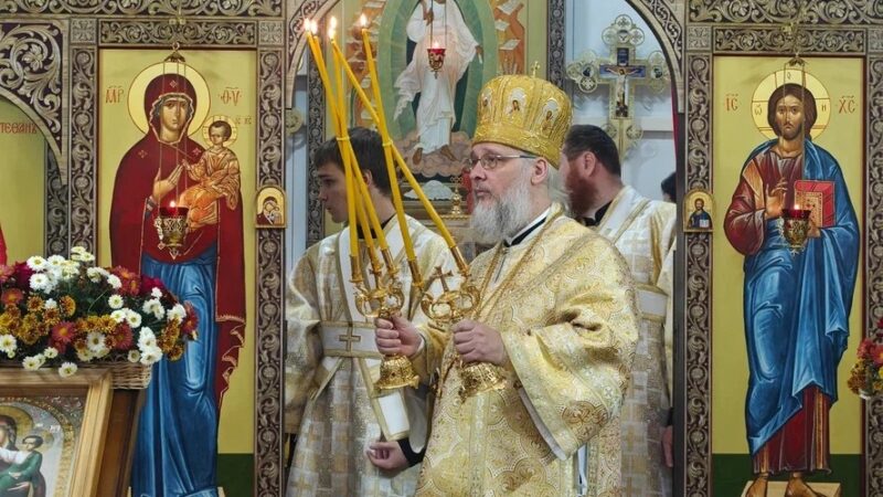 Епископ Георгиевский и Прасковейский Николай совершил Божественную литургию в храме Сошествия Святого Духа