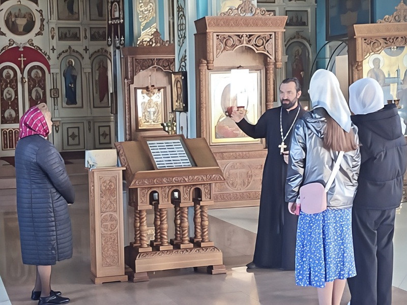 В храме Первоверховных апостолов Петра и Павла города Зеленокумска прошла экскурсия