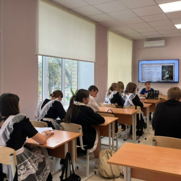 Клирик Петропавловского городского храма Александр Гриценко провел беседу со школьникамим