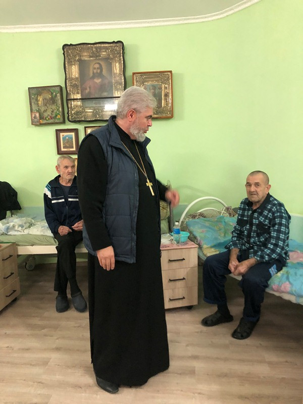 Настоятель храма Казанской иконы Божией Матери прот. Дионисий Назаров посетил Дом милосердия