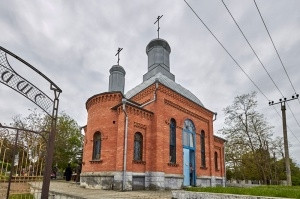 Архиерей возглавил заупокойную литию в Успенском кладбищенском храме