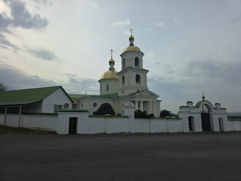 Епископ Николай возглавил Божественную литургию в селе Новоселицком