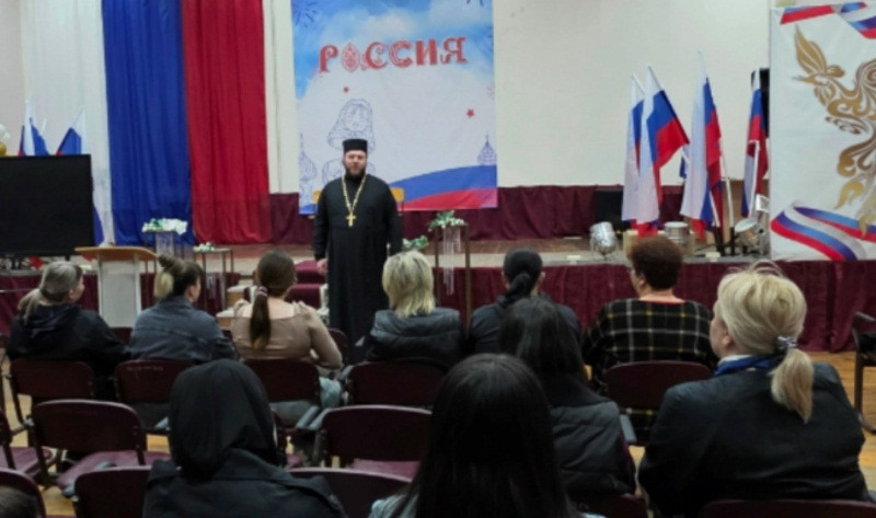 Священник посетил родительское собрание в школе № 1 Будённовска