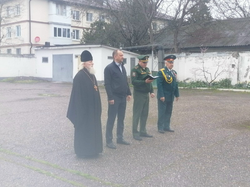 Священник принял участие в церемонии первой отправки весеннего призыва