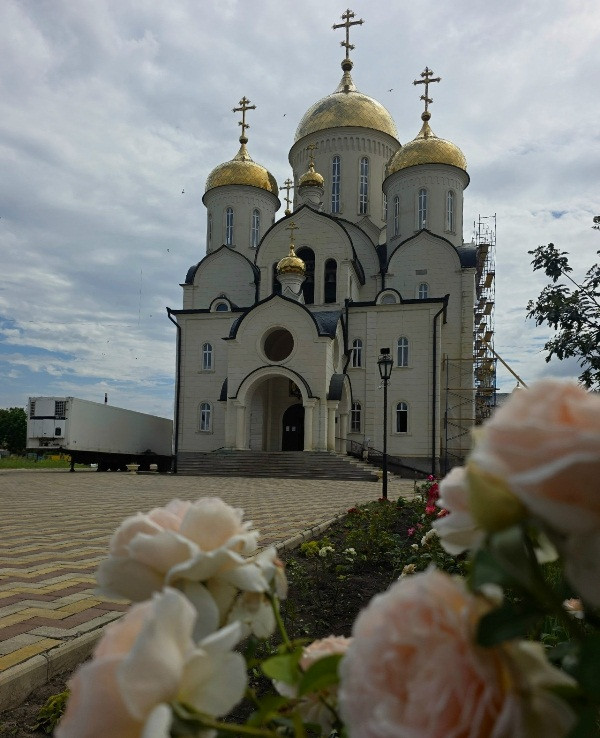 В день Рождества Иоанна Предтечи епископ Николай совершил Божественную литургию в Георгиевском соборе
