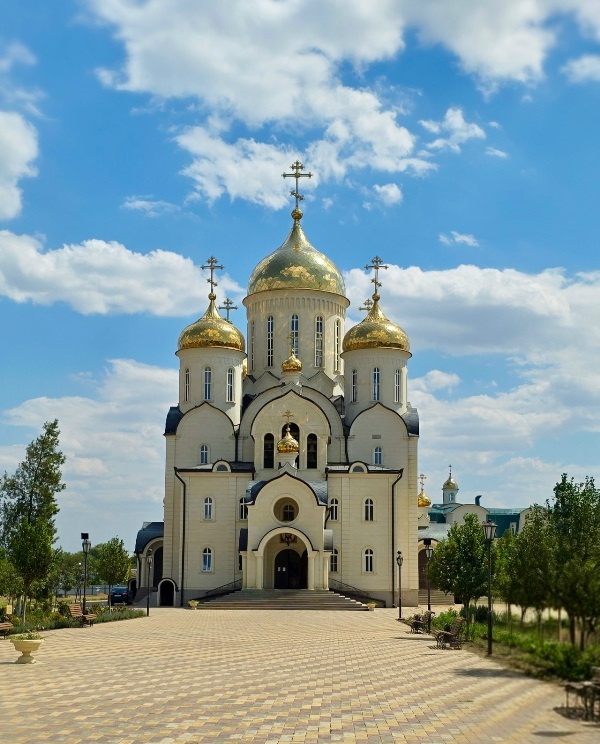В неделю 11-ю по Пятидесятнице епископ Георгиевский и Прасковейский Николай совершил Божественную литургию в Георгиевском Кафедральном соборе города Георгиевска