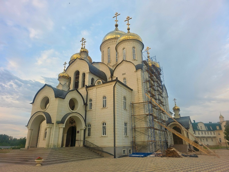 В канун Преображения Господня епископ Николай возглавил всенощное бдение в Георгиевском соборе