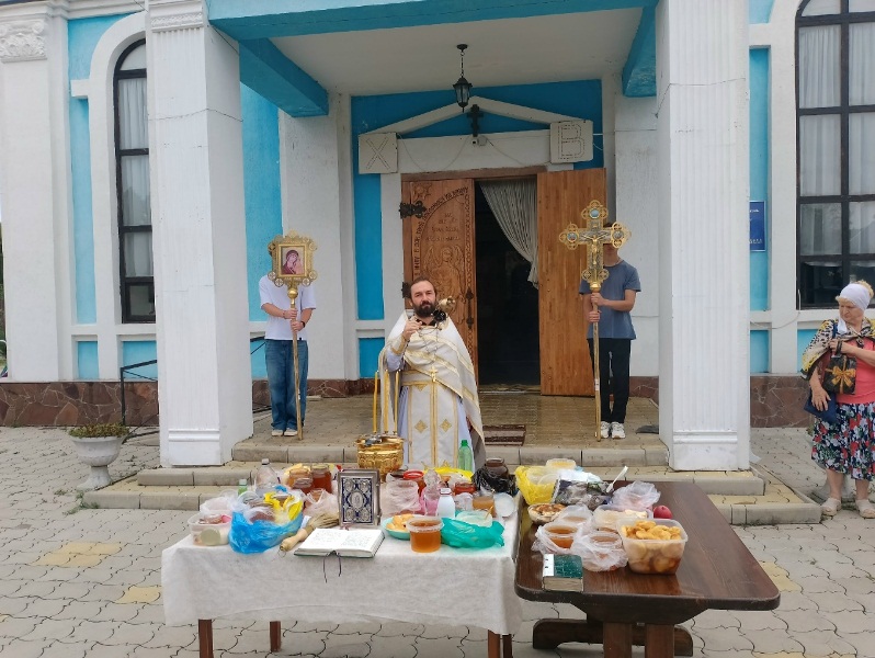 В Зеленокумске отпраздновали Изнесение Честны́х Древ Животворящего Креста Господня