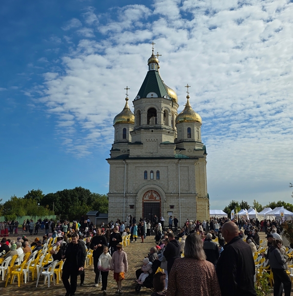 Накануне Недели 18-й по Пятидесятнице епископ Николай возглавил всенощное бдение в Александро-Невском храме села Александровского