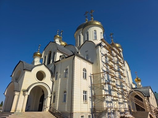 В день памяти преподобного Харитона Исповедника епископ Николай возглавил Божественную литургию в Георгиевском соборе