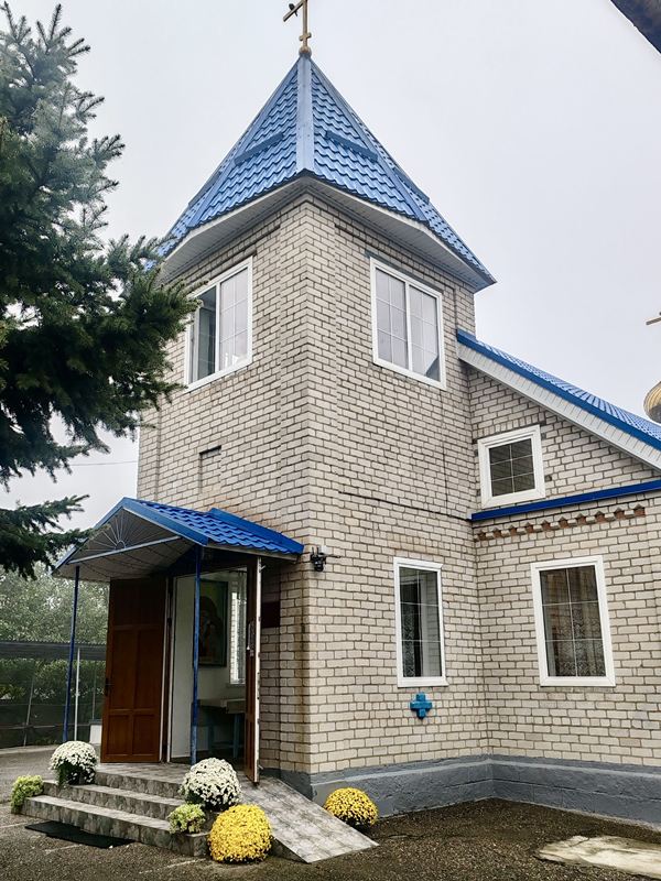 В день памяти преподобного Амвросия Оптинского епископ Николай совершил Божественную литургию в Никольском храме села Обильного